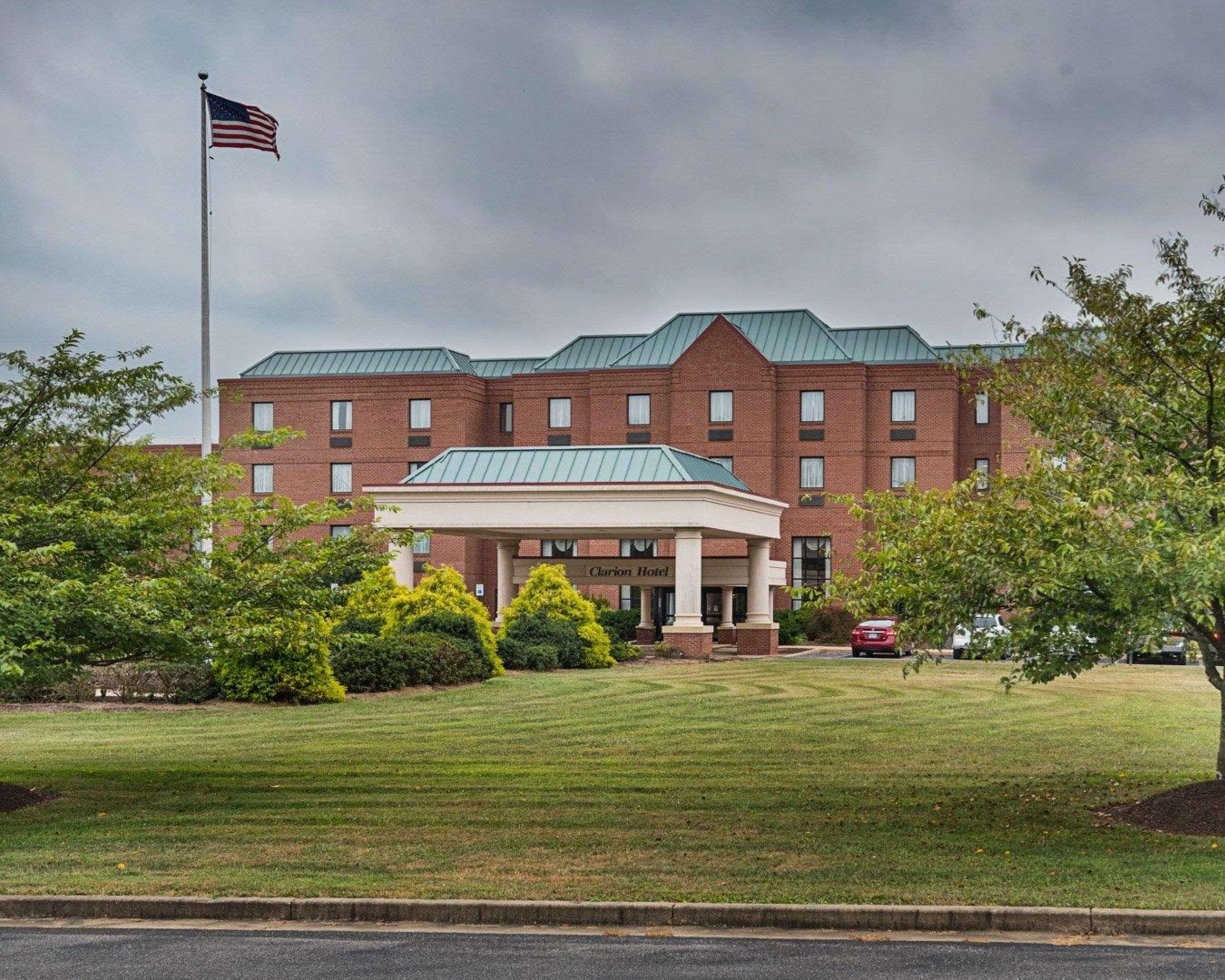Clarion Hotel y Centro de Conferencias Shepherdstown Exterior foto