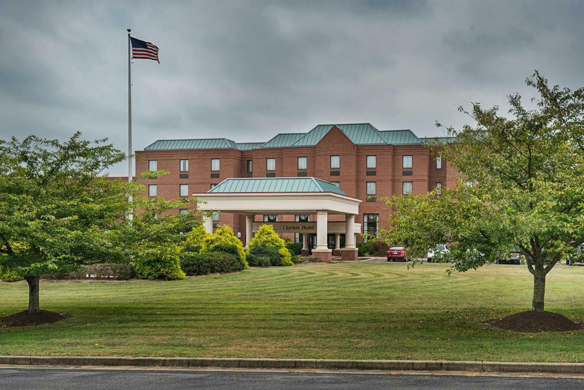 Clarion Hotel y Centro de Conferencias Shepherdstown Exterior foto
